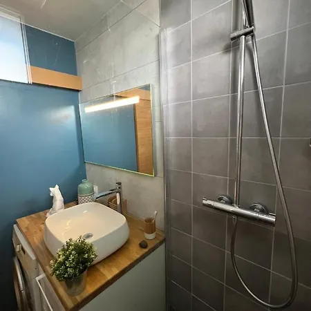 Above Eiffel Tower View Balcony شقة *