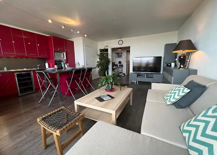 Above Eiffel Tower View Balcony Apartment *