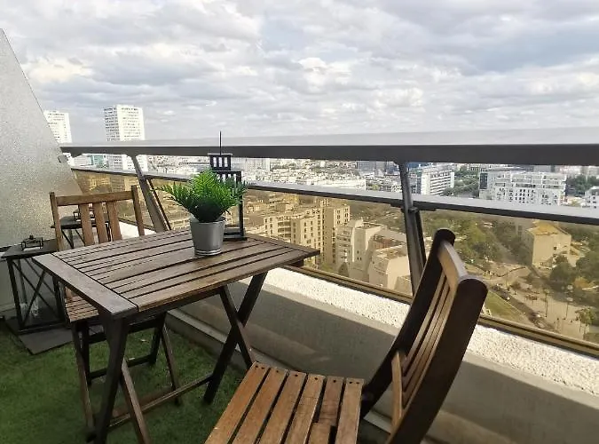 Above Eiffel Tower View Balcony Apartment *