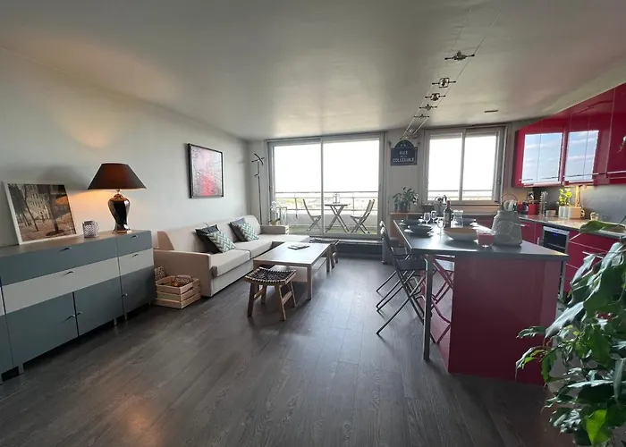 Above Eiffel Tower View Balcony Apartment *