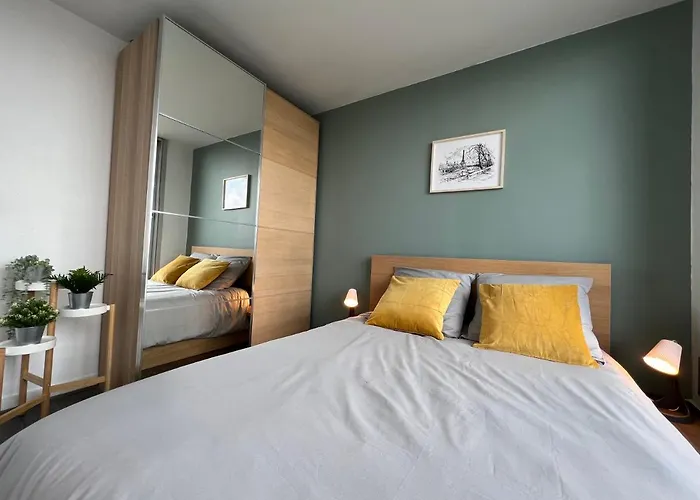 Apartment Above Eiffel Tower View Balcony Paris