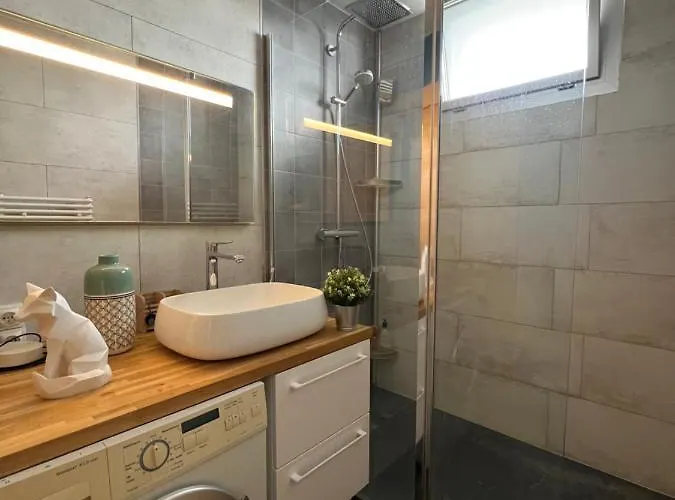 Apartment Above Eiffel Tower View Balcony *