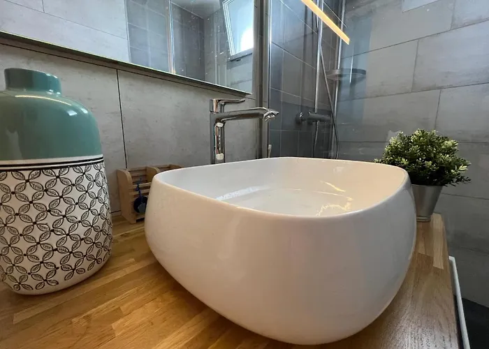 Apartment Above Eiffel Tower View Balcony *