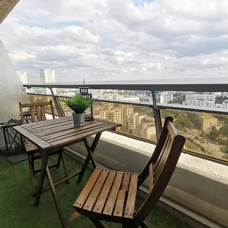 Above Eiffel Tower View Balcony Апартаменты *
