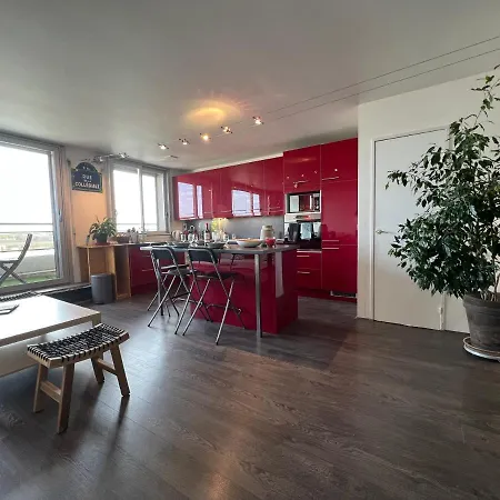 Апартаменты Above Eiffel Tower View Balcony Париж