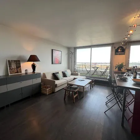 Апартаменты Above Eiffel Tower View Balcony