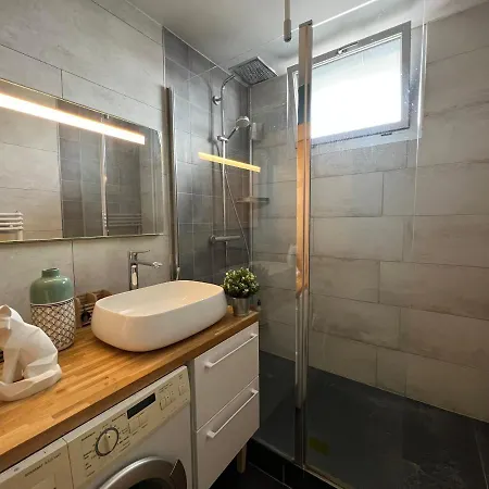 Above Eiffel Tower View Balcony París